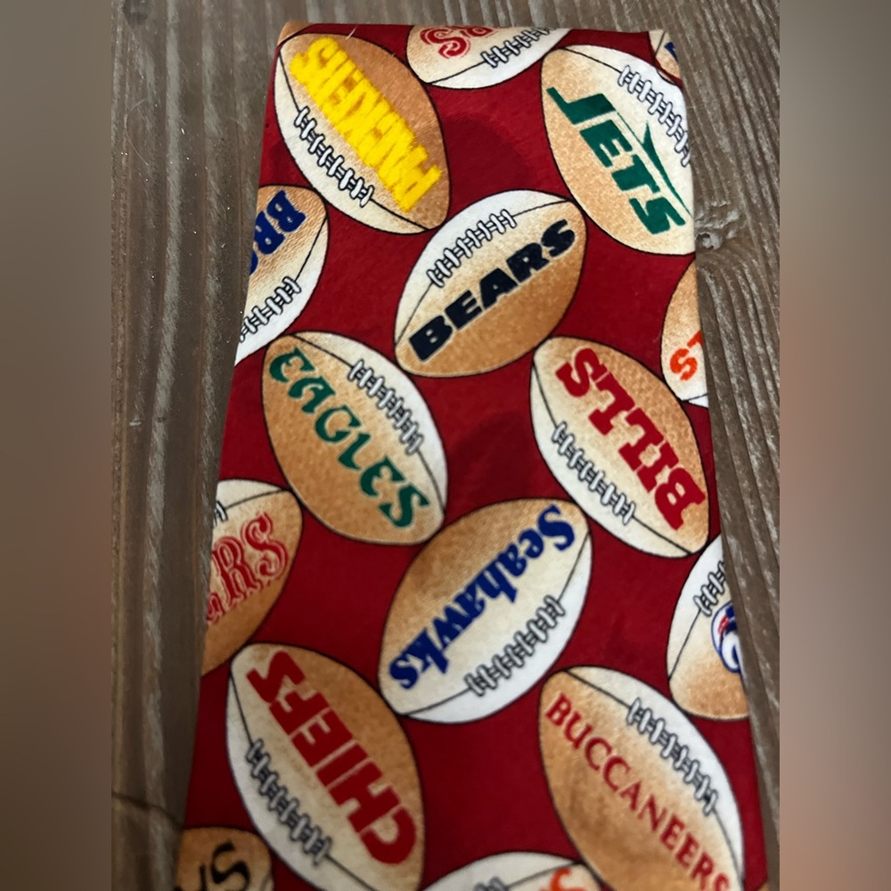 Vintage Team NFL Football Team Logo Tie Footballs Franchise Team Logos 100% Silk - Picture 2 of 9